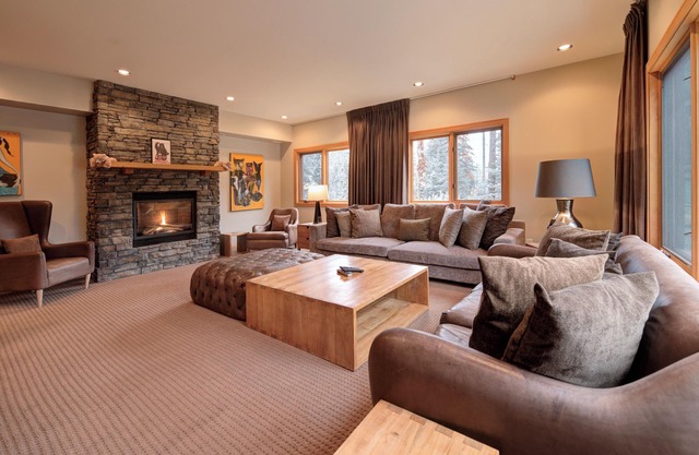 Ultimate luxury home for skiing Kicking Horse and nearby ski areas, Banff & Yoho