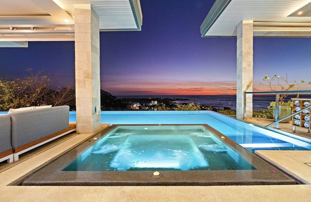 Ultimate Luxury Villa: Hot Tub, Gourmet Kitchen & Stunning Ocean Views - Fully Staffed
