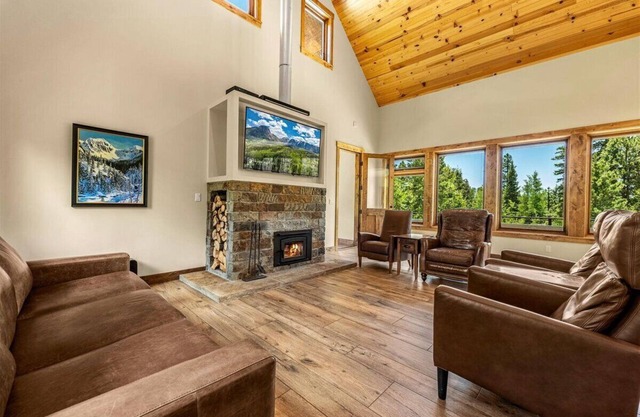 Ultra Green Modern Mountain Home