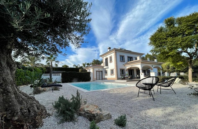 UNCOVER PARADISE: Majestic 4-Bed/3-Bath Villa. New Pool & Enchanting Gardens.