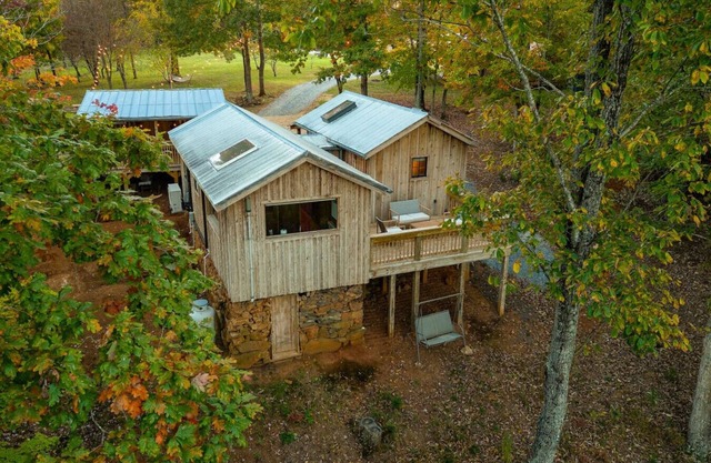 Unique Cabin | Quaint, Modern, Cozy | Near LYH