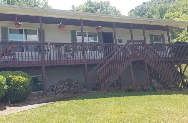 Unique Carolina mountain retreat near Asheville NC