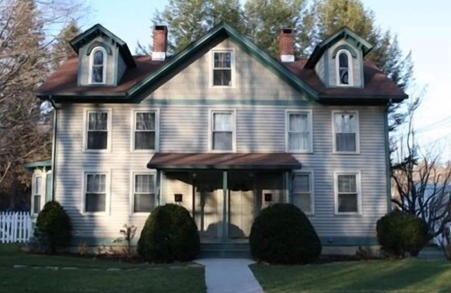 Unique Condo, Quiet Neighborhood, Walk to Town.