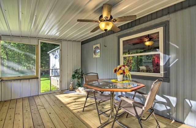 Unique Creekside Escape - Enjoy On-Site Goats!
