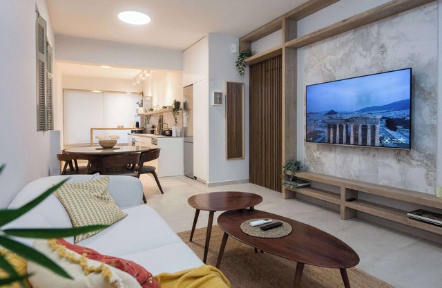 Unique Design Elegant 2 Bd Apt in Historic Mets