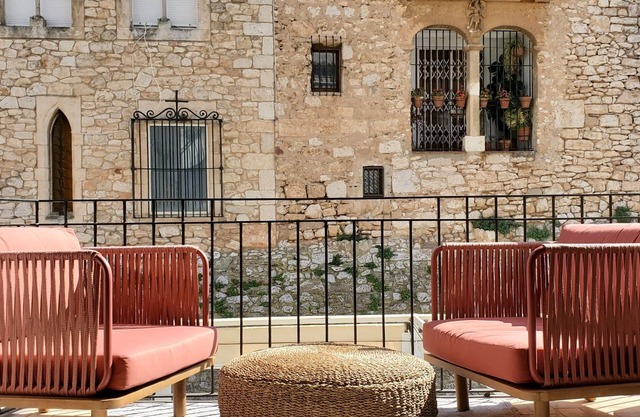 Unique, Designer owned apartment steps from the beach and the history of Sitges