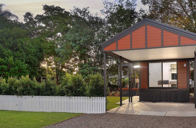 Unique Leafy Tiny House /Granny Flat