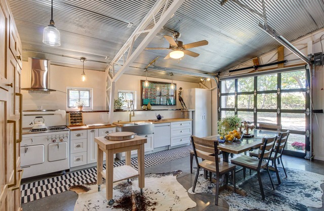 Unique Lecompton Studio w/Countryside Views