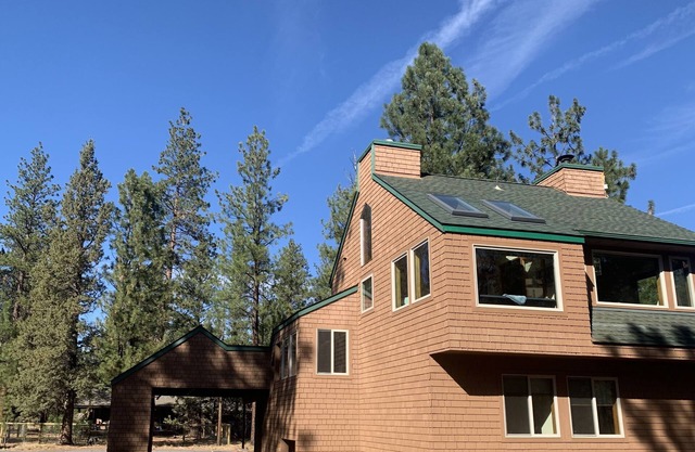 Unique Private Cabin in the Pines in Sisters! Clean & Cozy!
