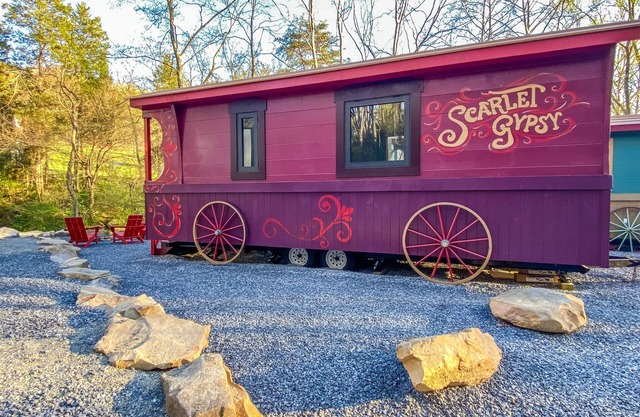 Unique Scarlet Gypsy at Four Fillies Lodge