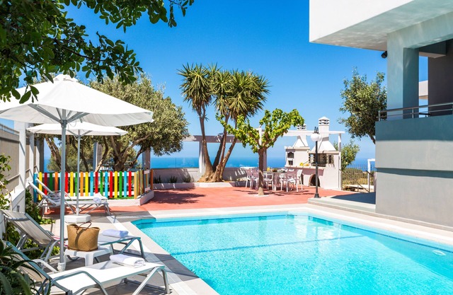 Unique Sea View - Sunset with Full Privacy!Bedrooms with en-suite bathrooms-GYM