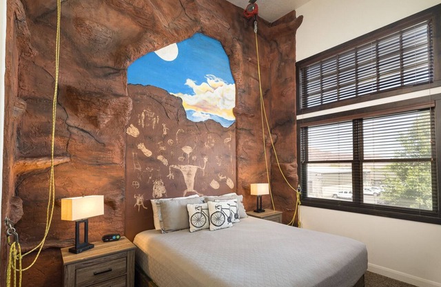 Unique Stay in Downtown Moab! Master Bedroom Climbing Wall - Elevated Bunks
