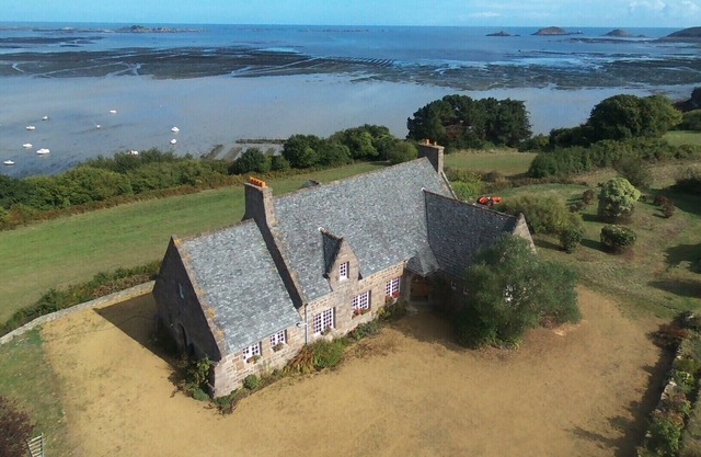 Unique stone house with spectacular 180º sea view on the cliff