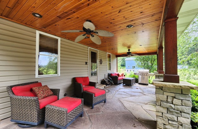 Unique & tranquil getaway! Custom indoor and outdoor spaces to explore/relax!n