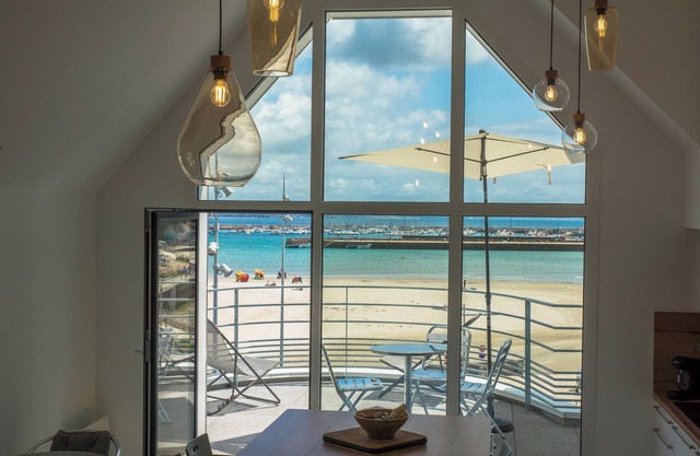 Unique view of Morgat beach, private parking