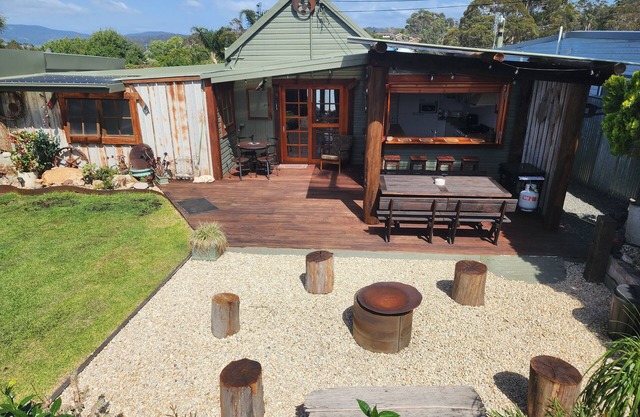 Uniquely Pambula- an inviting cottage with warmth & rustic charm *Pet-friendly