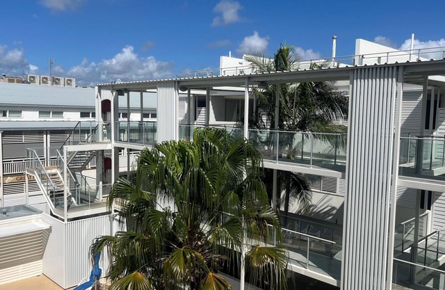 Unit 202 Plantation Resort - Rainbow Beach. Plantation Resort. Top Floor. Aircon. Pool. Spa. Wifi