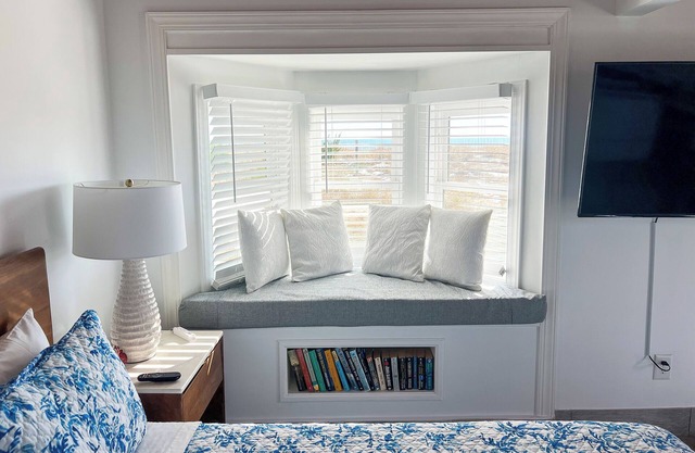 UNIT #4 Crystal Shores Irresistible Ocean Front End Unit
