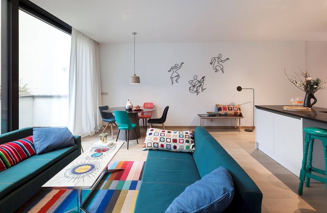 Unit 6 - Colorful Smart Home Triplex Private Garden & Parking