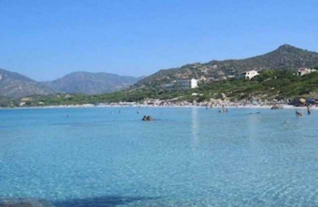 Unmissable apartment with garden 100mt from the sea, Campulongu - ground floor