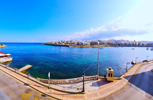 Unobstructred seaviews; 2BR; Kingbeds; Fully ACd
