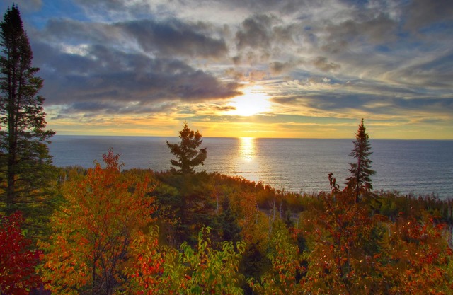 Unparalleled 180-degree Views of Lake Superior, 400 feet above the water!