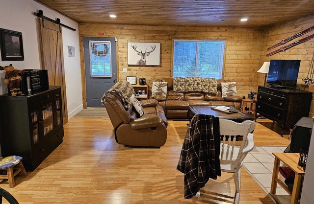 Unplug & Unwind @ The Manning Park Hideaway! 🎿🇨🇦