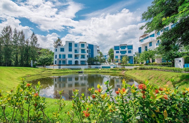 Unwind in a Luxury Beach Condo with private beach access⛱️⛱️2BR 2BA condo