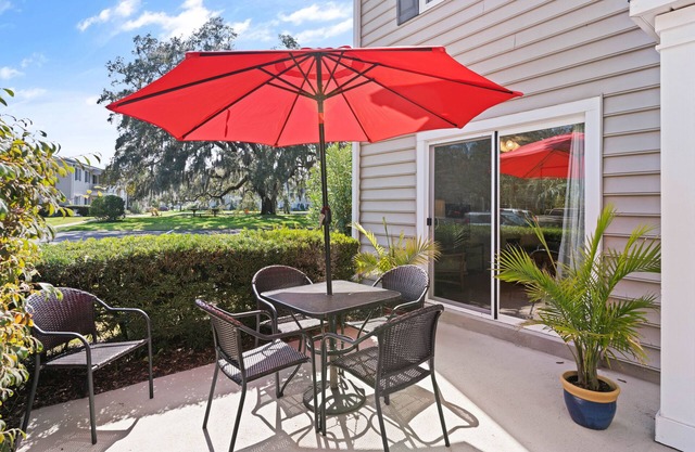 Updated and clean, 2 full baths, modern townhouse close to Pier Village