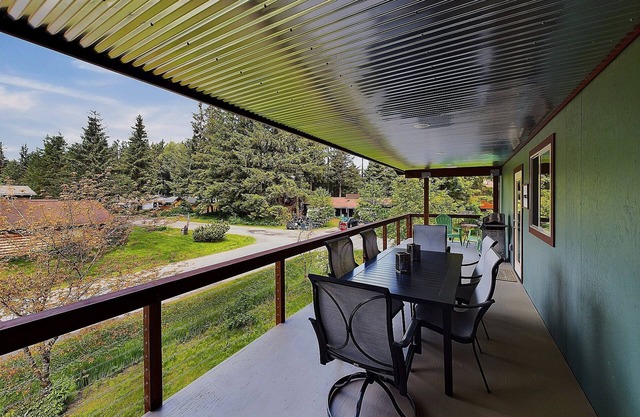 Updated Home Near Mendenhall Glacier w/Large Deck