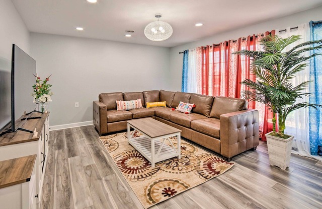 Updated Home w/Pool Table ~ 4 Mi to Hershey!