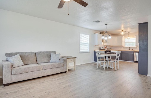 Updated Home with Yard about 14 Mi to Quartz Mountain!