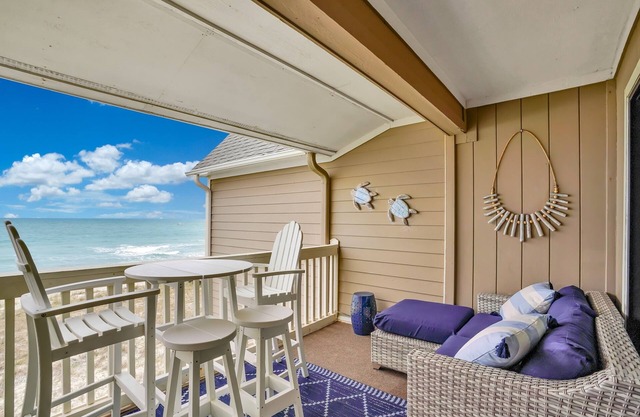 ~Updated~ Top Floor Oceanfront Penthouse - Pool, Large Deck, Stunning Views!