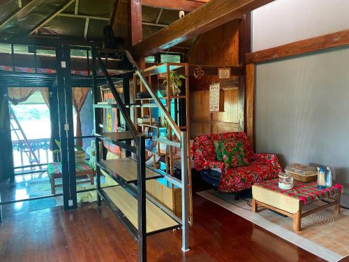 Uphill Coffee and Homestay - Nhà Trên Đồi