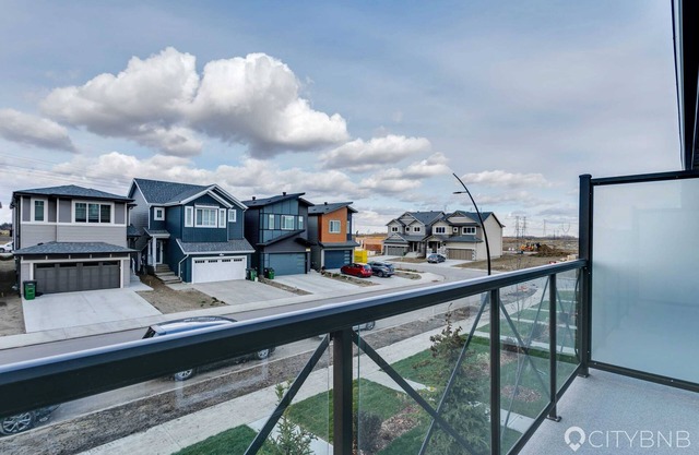 Uplands. New townhouse. Sleeps 5. A/C