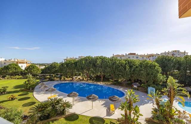 Upper Floor Spacious and Warm Pool View 2-Bed at Parque da Corcovada Albufeira