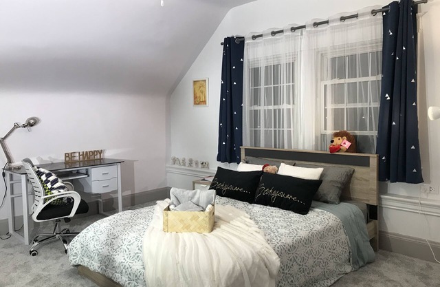 Upscale 1BR Loft near UC, DAAP, CCM, Hospital and Zoo w/Parking, 3FL