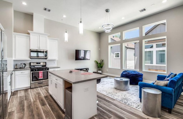 Upscale 2 story home by the Galleria!