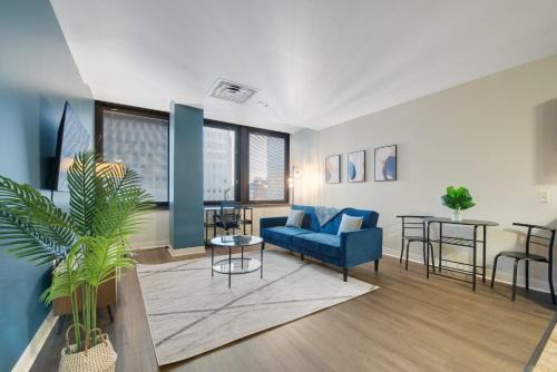 Upscale Charm PRIME LOCATION CITY VIEWS 24-7 Gym Lounge Roku