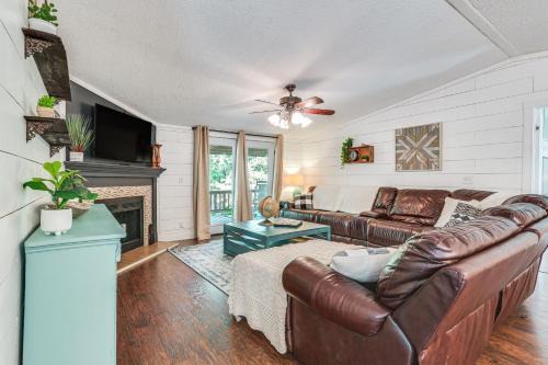 Upscale Lake Texoma Vacation Home 1 Mi to Marina!