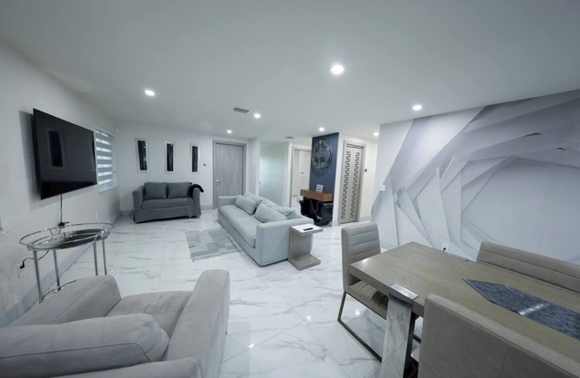 Upscale Modern waterfront dock apartment 3BR/3BA