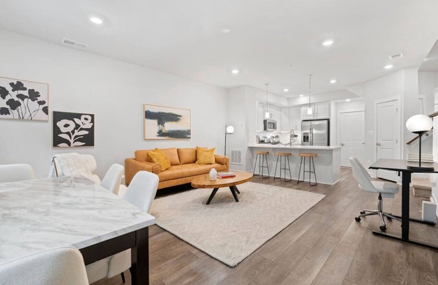Upscale+Private Home 3 BEDR+3 BTH, Kitchen, Garage