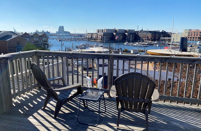 Upscale Townhome - Water and City Views from Rooftop Deck - Great Location!