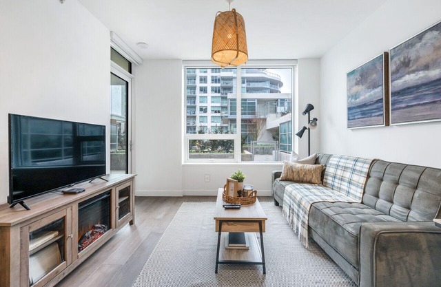 ♛ Urban Sleek | Furnished 1BR& 1 BA + Patio | DT White Rock