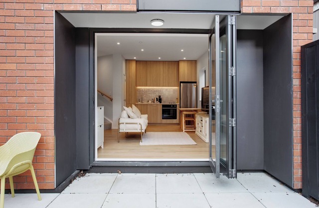 Urban Vogue Escape with Parking- Air-con