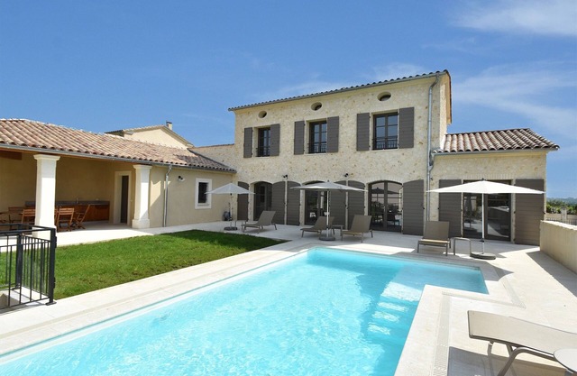 Villa in Uzès with Private Pool