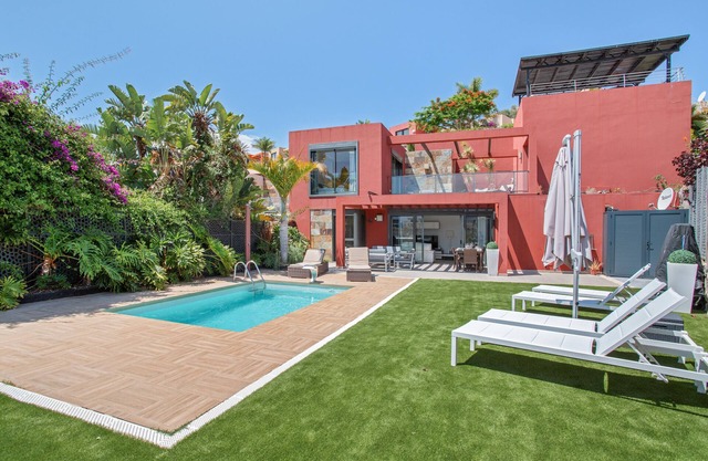Vacation Villa 'Alexandria's Retreat' with Sea View, Wi-Fi and Air Conditioning