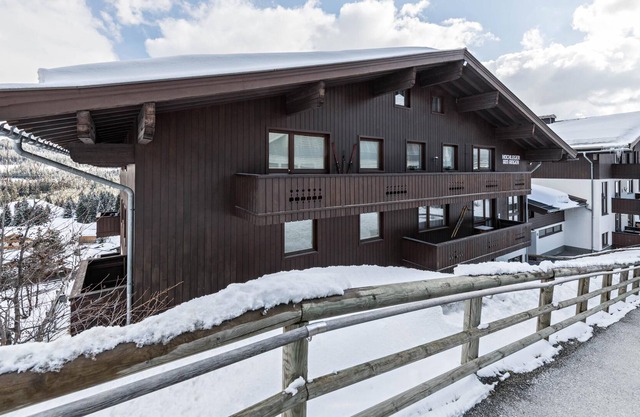 Vacation apartment "Haus Am Anger - Top 31" in the Zillertal Arena, Wi-Fi and balcony; parking