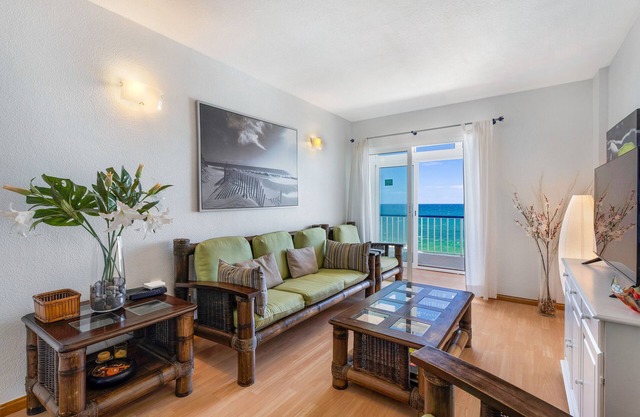 Vacation Apartment 'Edificio Nautilus' with Sea View and Wi-Fi