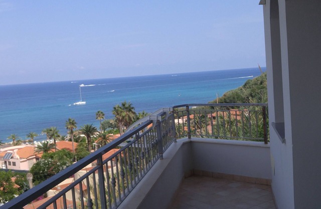 Vacation apartments 200 meters from the sea with private beach access No. 3